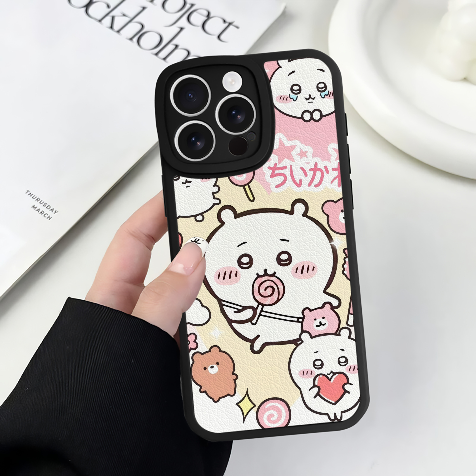 （画像用） ちいかわ Chii-kawa 【iPhone 16シリーズ対応】シリコンスマホケース（レザー調） 材質：シリコン